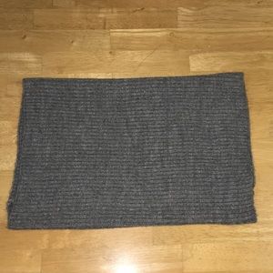 H&M gray circle scarf